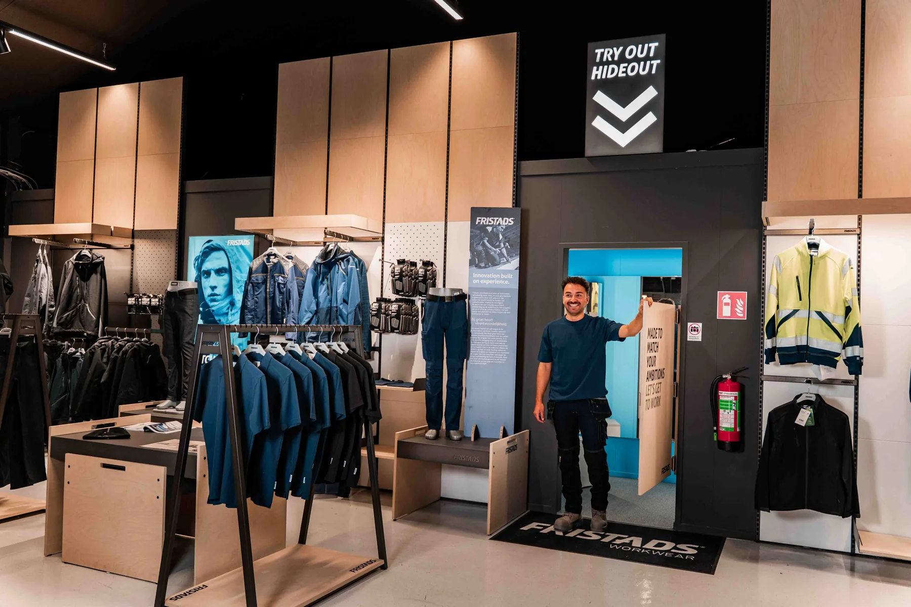 Advies over professionele kleding in de MIPA showroom